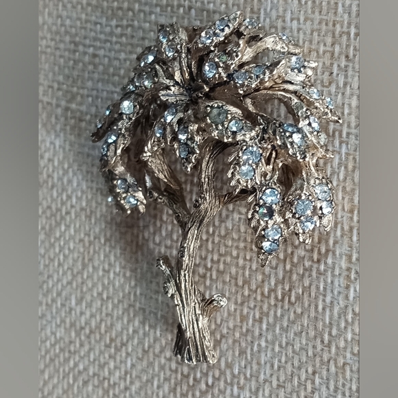 Hattie Carnegie VTG Signed Tree Of Life Rhinestones Textural Gold Tone Brooch - Picture 10 of 12